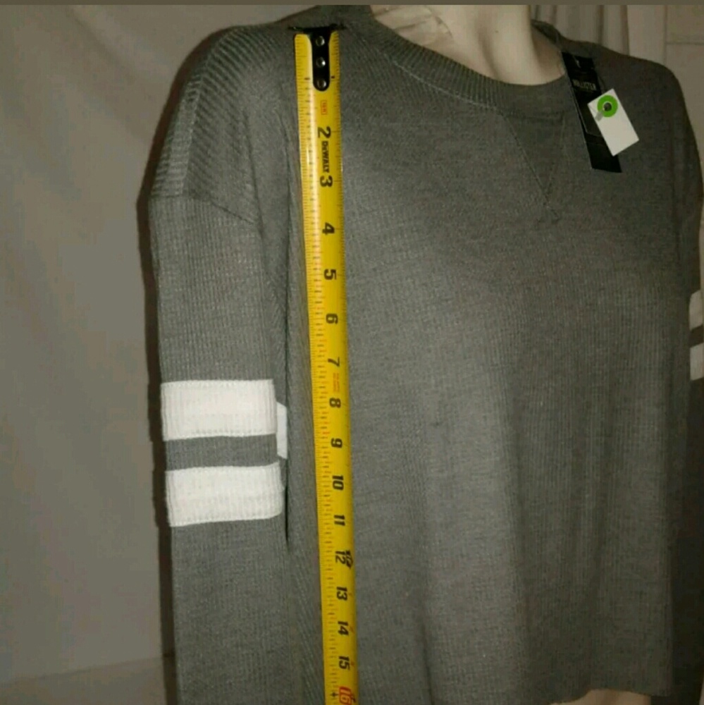 Hollister Gray Long Sleeve Crop Top Sweatshirt - Picture 4 of 8